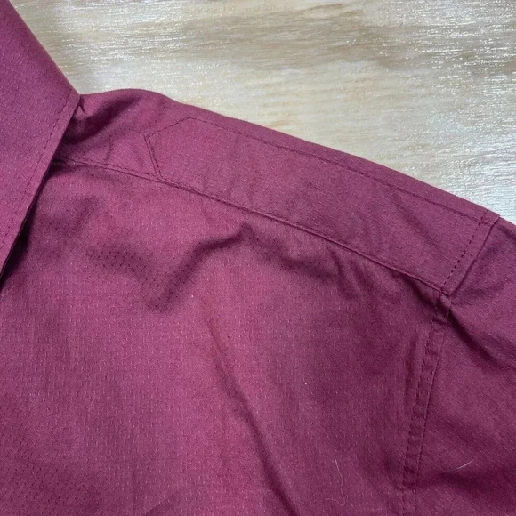 Guess men's long sleeve textured button down shirt red Size Large Occasion Party - Picture 10 of 14
